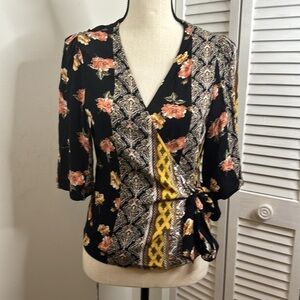 Francesca’s Blue Rain Black and Yellow Floral Print Wrap Blouse.  Sz Small